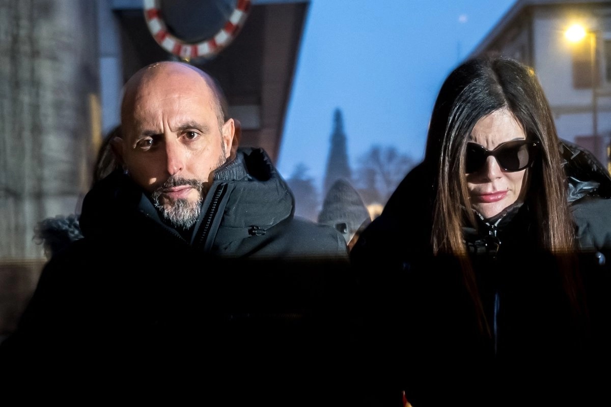 Ordenan liberar bajo fianza a dueño de bar que se incendió en Suiza en Año Nuevo y que dejó 40 muertos.