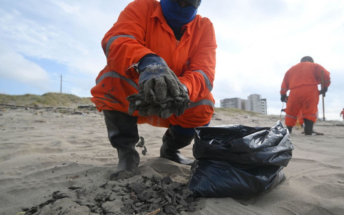 Contaminación por hidrocarburos en Golfo de México tiene como origen un buque y ’emanaciones naturales’: Marina